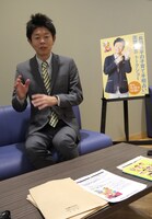 「島田秀平の子育て手相占い」の発売を記念しトークショーを行った島田秀平。