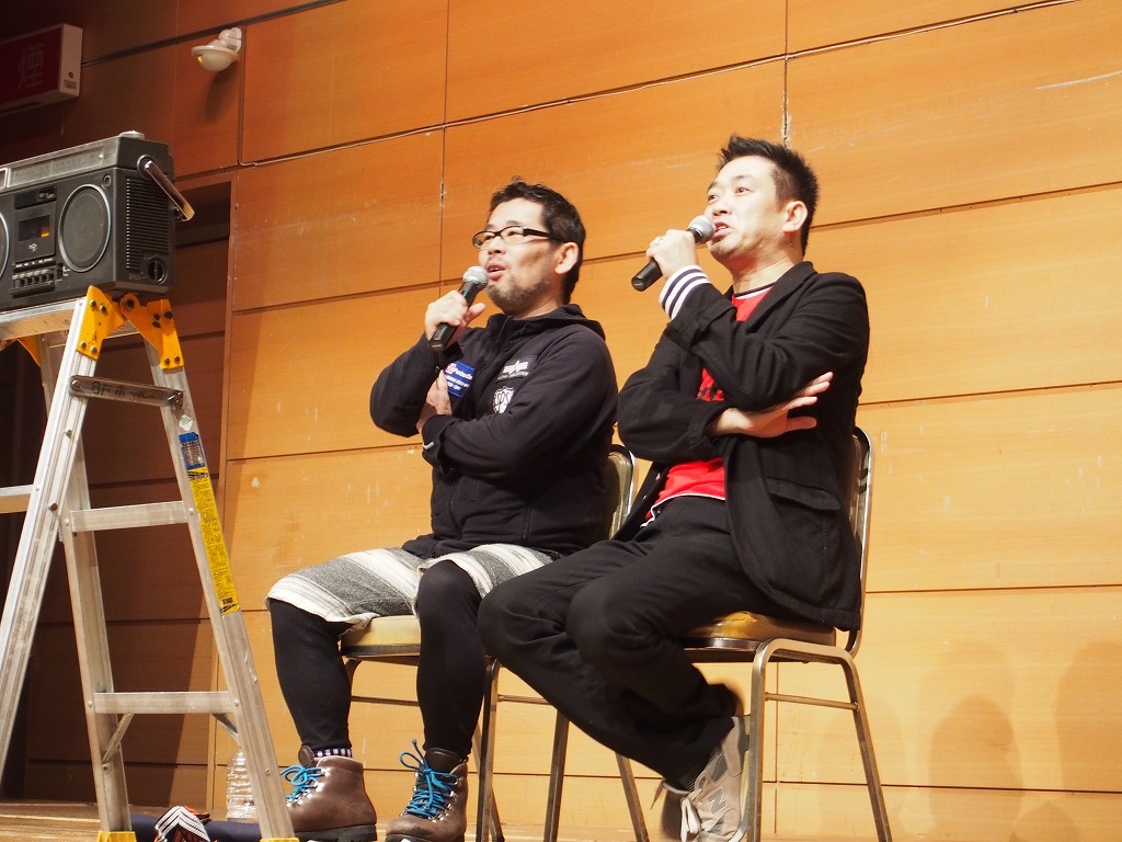 トークショー中の藤村Dと西田P。