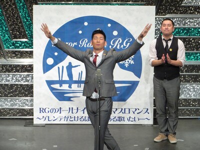 「THE MANZAI 2013」でできなかった漫才を披露するレイザーラモン。