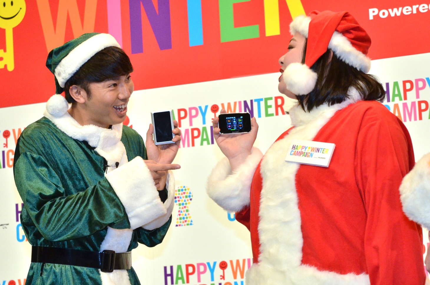 （左から）ピース綾部、渡辺直美。