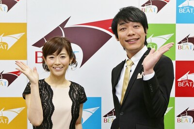 「競馬BEAT」メインキャスターの麒麟・川島（右）と杉崎美香（左）。