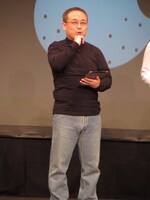 インタレスティングプロデューサーのスティーブ・キムズことバッファロー吾郎A。