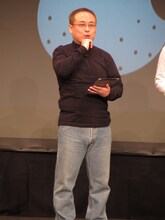 インタレスティングプロデューサーのスティーブ・キムズことバッファロー吾郎A。