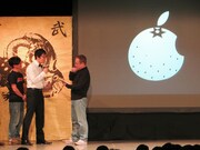 スティーブ・キムズのロゴ。