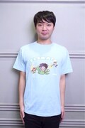 エレ片Tシャツ 今立進モデルを着用したエレキコミック今立。（撮影：水野嘉之）