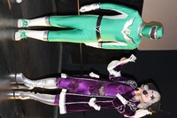 ご当地ヒーローを紹介するゴー☆ジャス（右）。