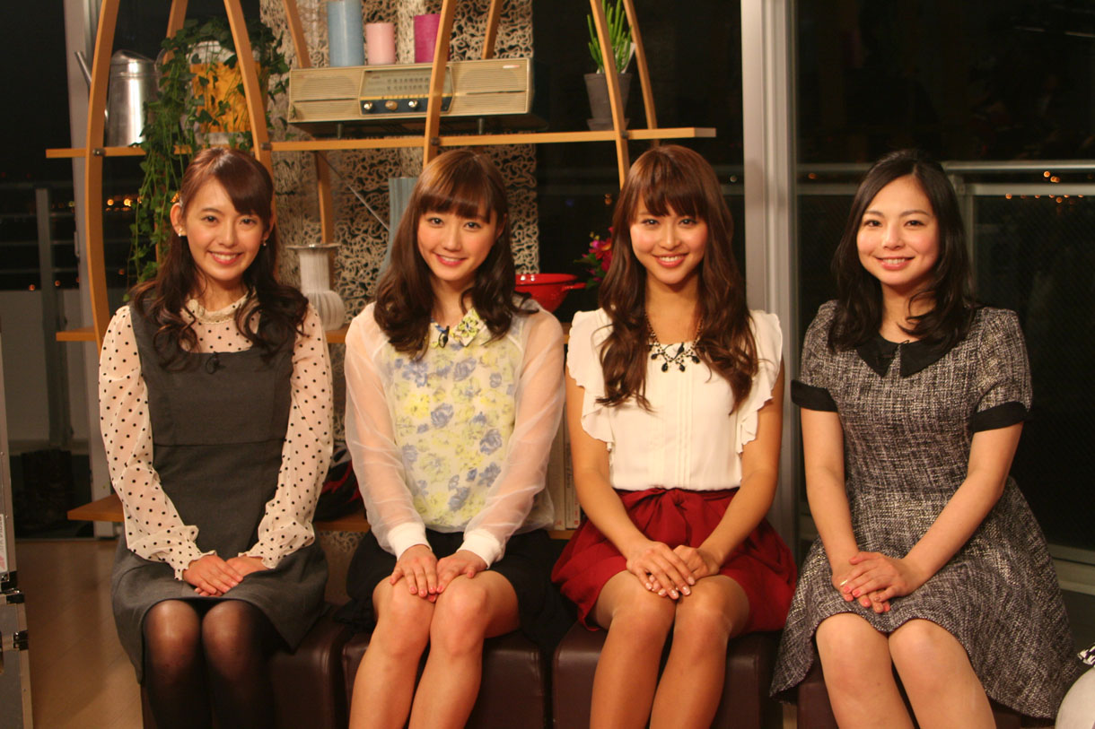絶景ガールの大村沙亜子、鈴木友菜、三浦奈保子、三原勇希（左から）。(c)テレビ東京