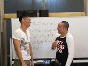 自分たちのよかったところを振り返るレイザーラモン。