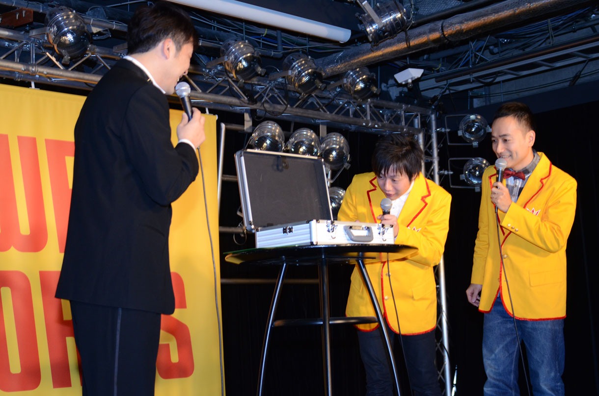 あべこうじがジュラルミンケースを何度開け閉めしても、1000万円に新鮮な驚きを示すかもめんたる。