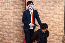 コント「銀行強盗」を披露するアルコ＆ピース。配役を逆にしてみる。