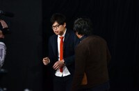 アドバイス通りにネタを合わせるアルコ＆ピース。