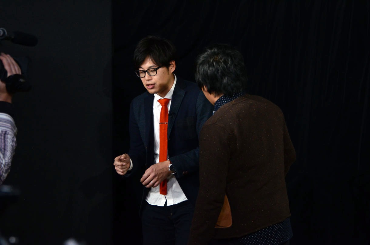 アドバイス通りにネタを合わせるアルコ＆ピース。