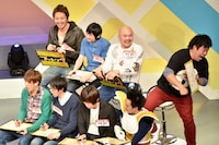 プラスマイナス岩橋（右端）が決勝進出を決めた瞬間。