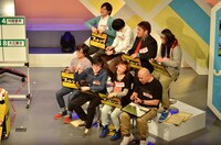 ラバーガール飛永（前列左から2人目）が決勝進出を決めた瞬間。