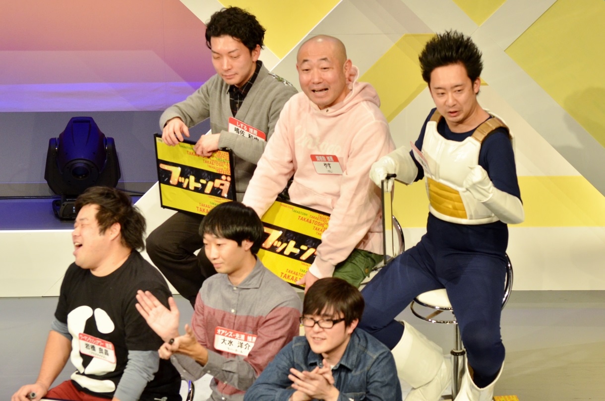 R藤本（後列右端）が優勝を決めた瞬間。