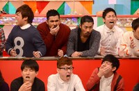 ワサビ餅に悶絶する芸人たち。