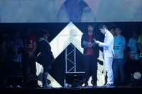 GAG少年楽団・福井公開プロポーズの様子。