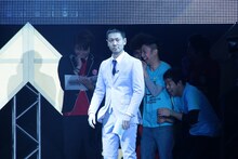 GAG少年楽団・福井公開プロポーズの様子。