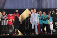 GAG少年楽団・福井公開プロポーズの様子。