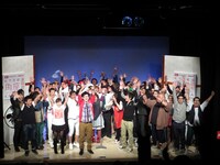 大阪・DAIHATSU MOVE 道頓堀角座初のカウントダウンイベント。2014年年明けの瞬間。