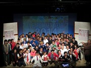 観客への記念撮影サービス。