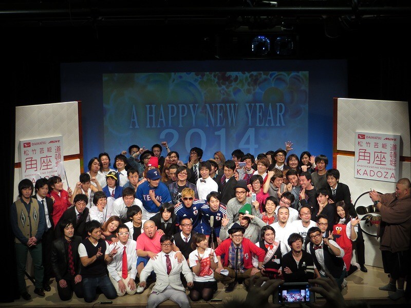 観客への記念撮影サービス。