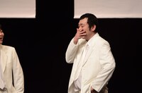 感動で涙ぐむグランジ佐藤。