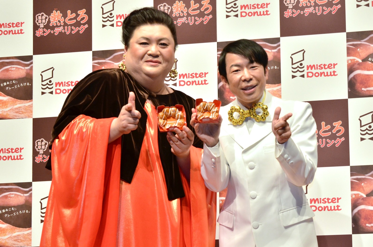 マツコ・デラックス（左）とダンディ坂野（右）。