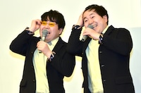 おすぎとピーコに扮するザ・たっち。