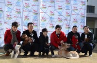 「ワン！ダフル」プロジェクトのキックオフ記者会見後のフォトセッションの様子。