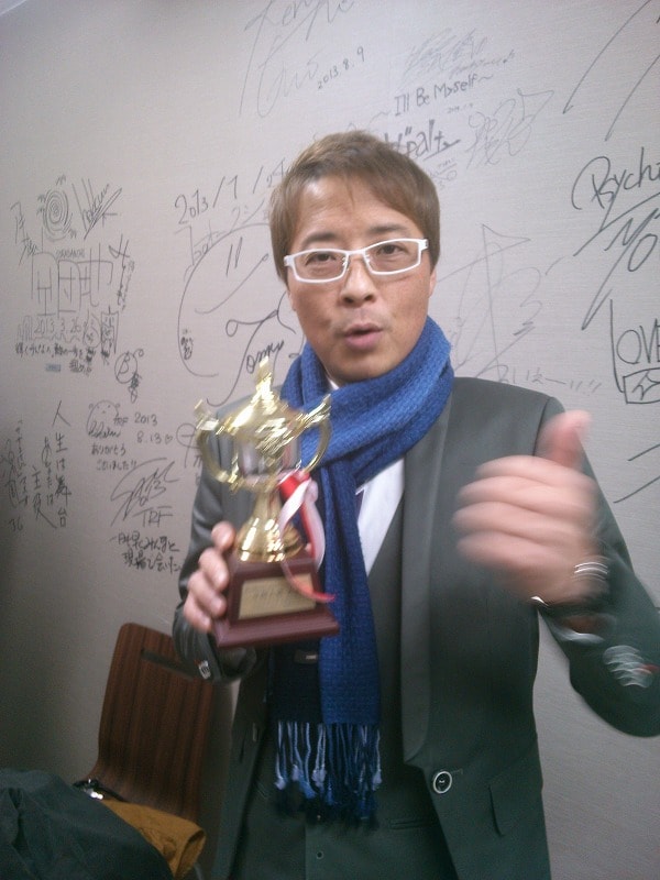 「誰が興味あんねんツイート大賞2013」優勝のシンクタンク・こかじろう。