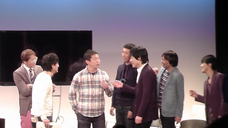 「誰が興味あんねんツイート大賞2013」の様子。
