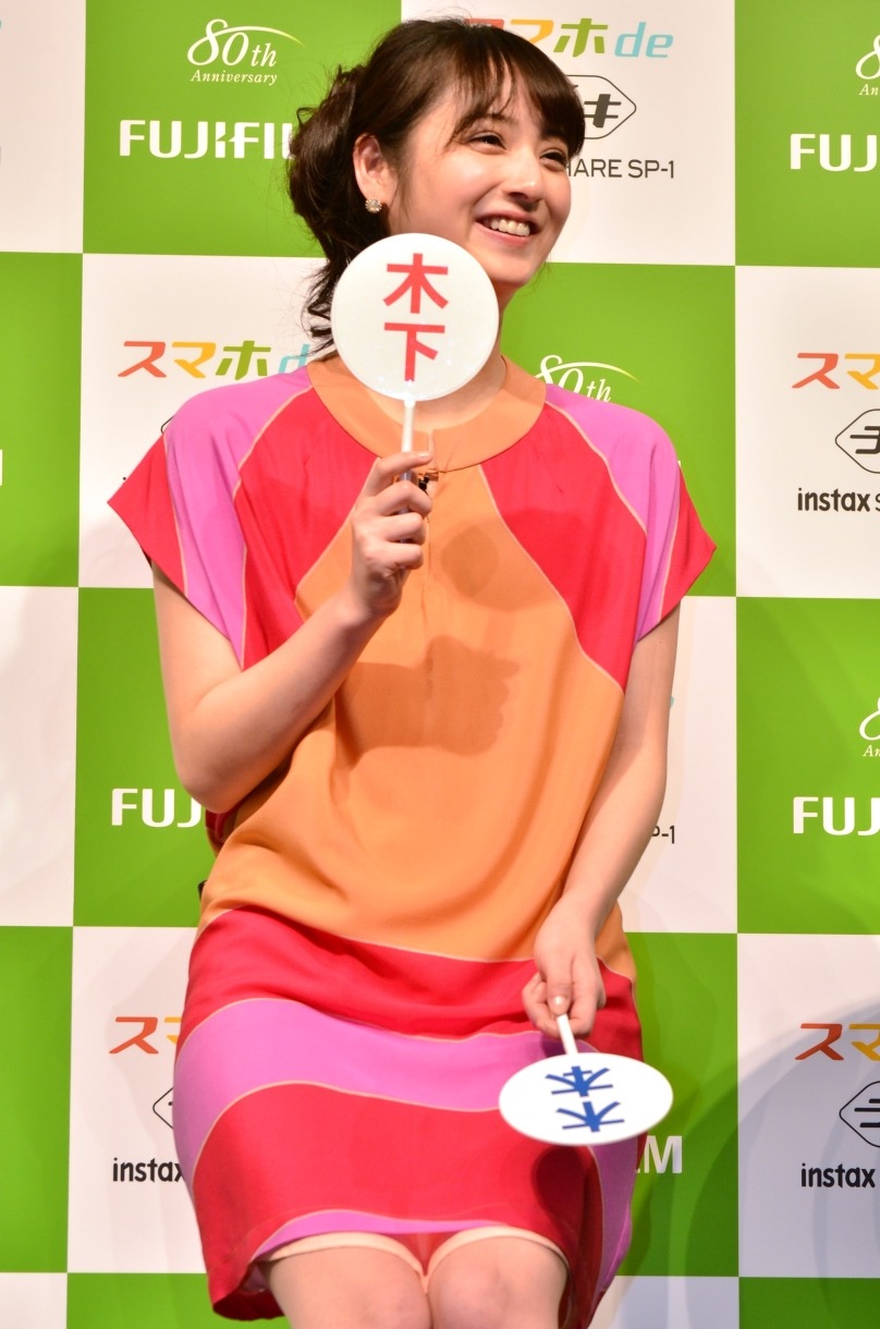 プレゼン対決の勝者を木下と判定した佐々木希。