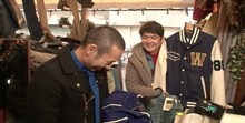 ノブ小池のファッションセンスに落胆する大悟。(c)テレビ埼玉