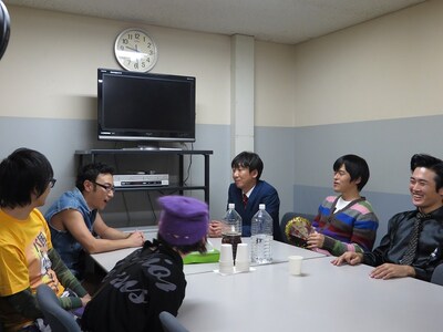 ウレロ☆未体験少女 #2「くそみてーな事務所だな」反省会の様子。