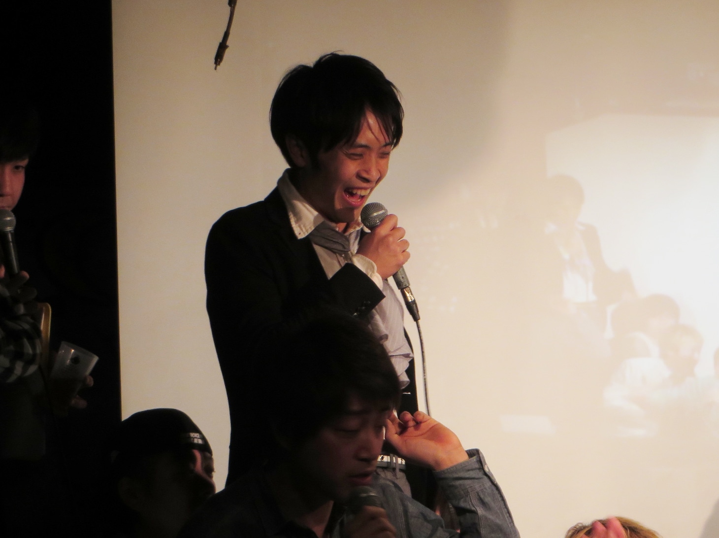 三拍子・高倉の元相方で占い師の星健太郎。