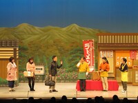 吉本新喜劇「驚き桃の木不思議な器!?」(c)吉本興業