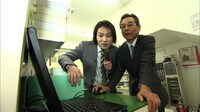 「日本のスゴイ企業」を紹介する狩野英孝。(c)テレビ東京