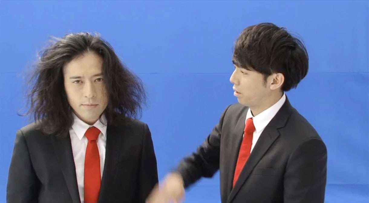 「スカルプDで遊ぼう！WEB動画コンテスト～HIKAKINを超えるのは君だ～」のサンプル動画に出演しているピース。