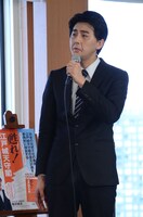 安倍晋三に扮するビスケッティ佐竹。