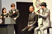 トーク中の一場面。