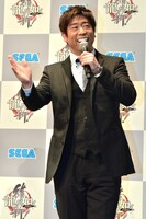 明石家さんまのモノマネを披露する原口。