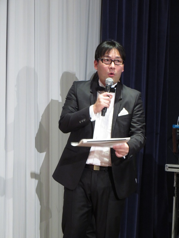 NON STYLEと絶妙な掛け合いを見せたコトブキツカサ。