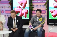 永野のネタを見ながら大笑いするサンドウィッチマン。