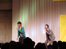 「R-1ぐらんぷり」2回戦初日のMCを務めるはりけ～んず。帰ろうとする客を必死で呼び止める芸歴23年43歳。