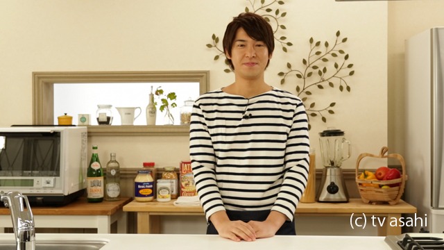 新番組「うるおい食堂」でMCと料理人を務めるハイキングウォーキング松田。(c)テレビ朝日