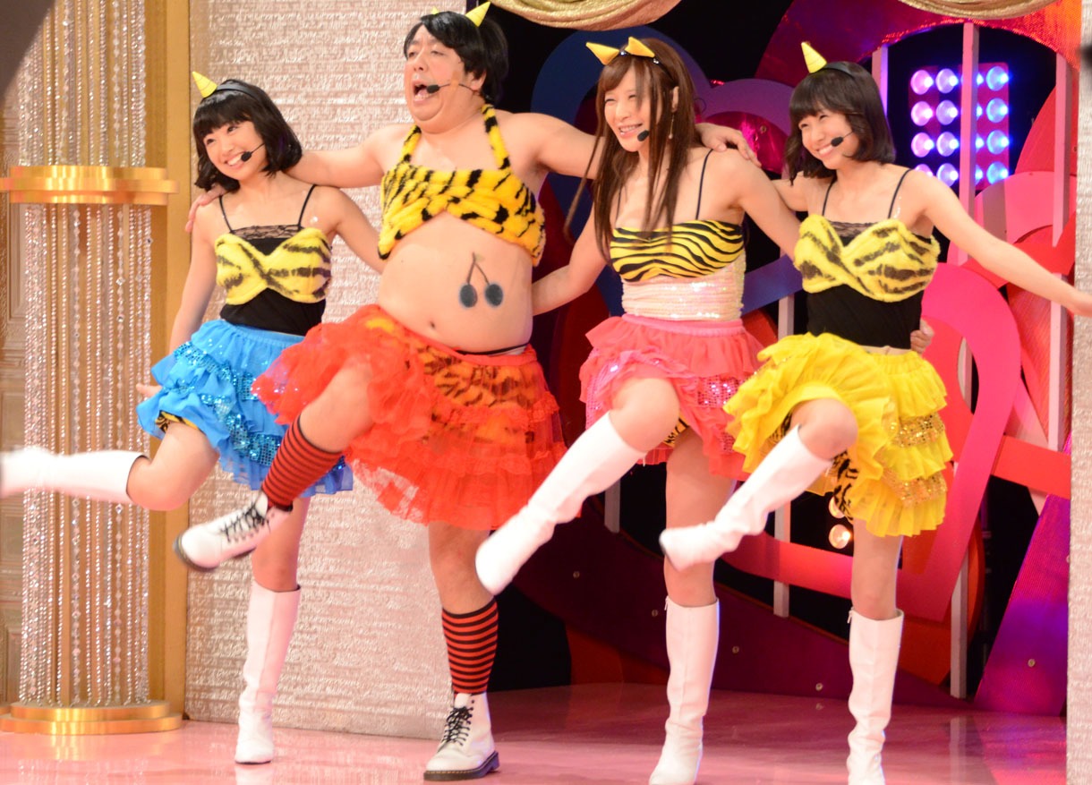 手島優が加入したヒム子ーズ。