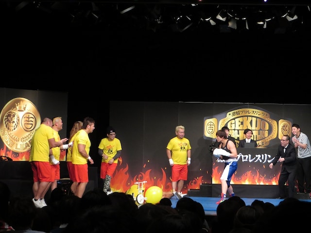 突如小島やナウリーダー軍に襲い掛かるボクサー・しずちゃん。