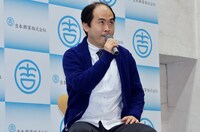 真面目な話をするという自らのフリから、ふざけた表情を見せるトレンディエンジェル斉藤。ハゲネタができたきっかけなどを語った。