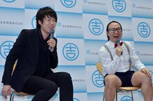 ウーマンラッシュアワー村本（左）とトレンディエンジェル須藤（右）。